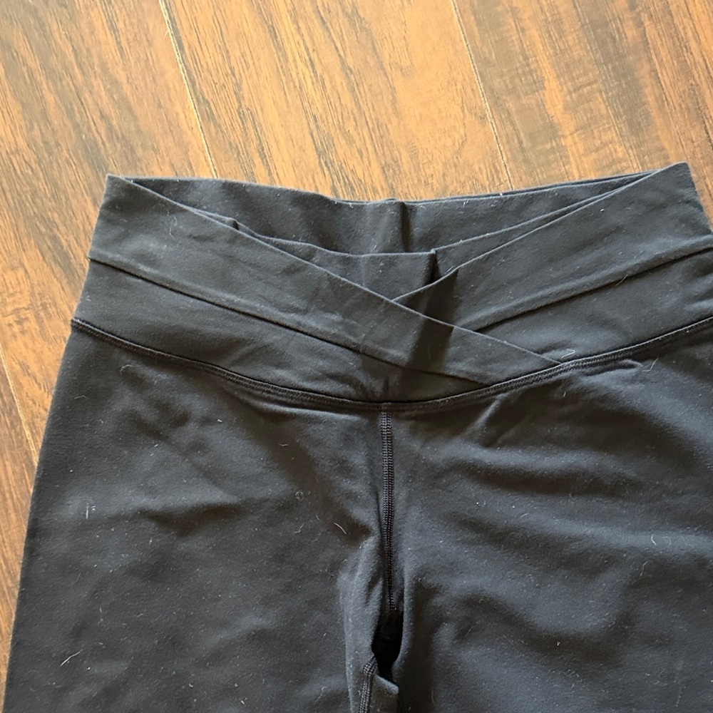Women’s white leg cropped leggings - Picture 2 of 4